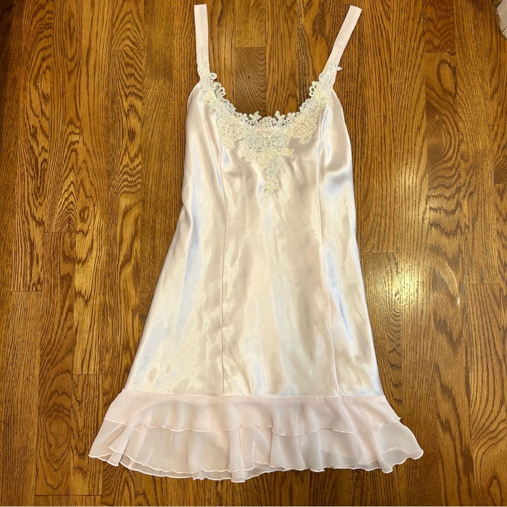 Flirty pink & white nightie White Lace trim Pretty flounced hem Back string tie